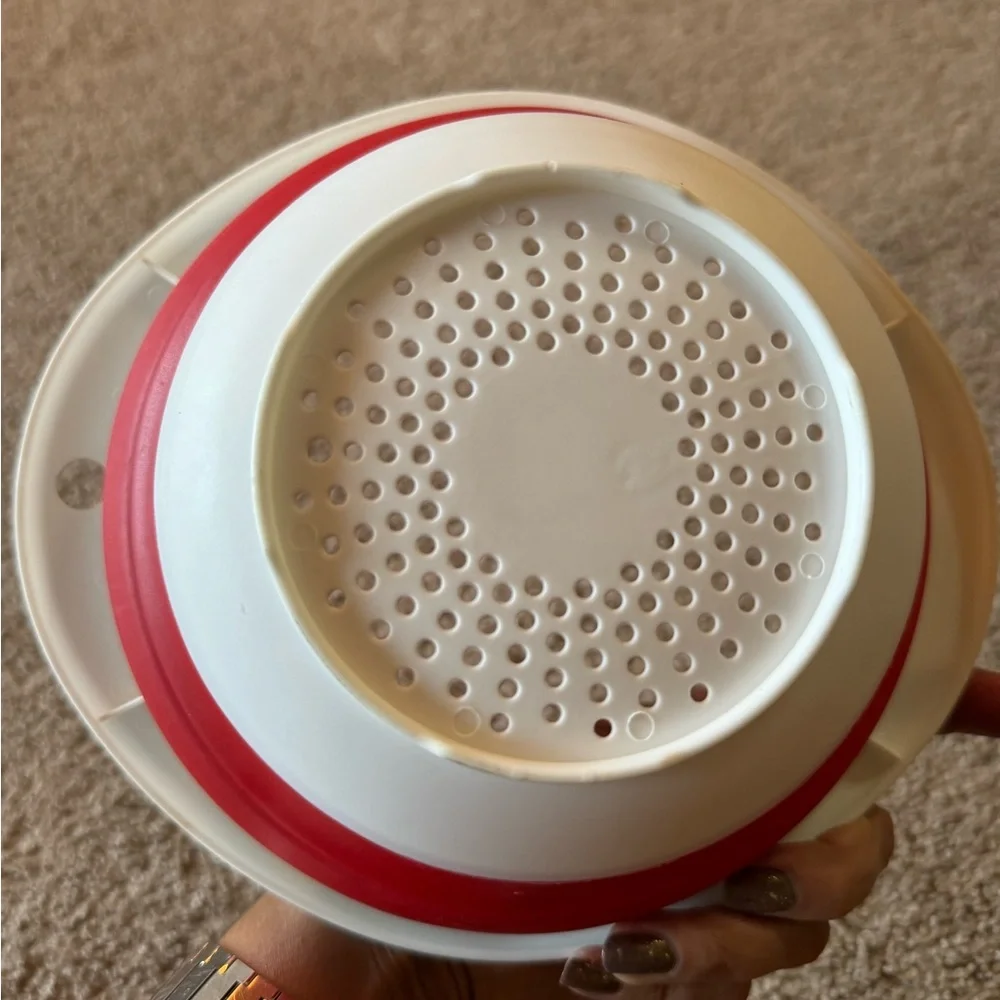 Free gift 🎁 with purchase only! Collapsible colander